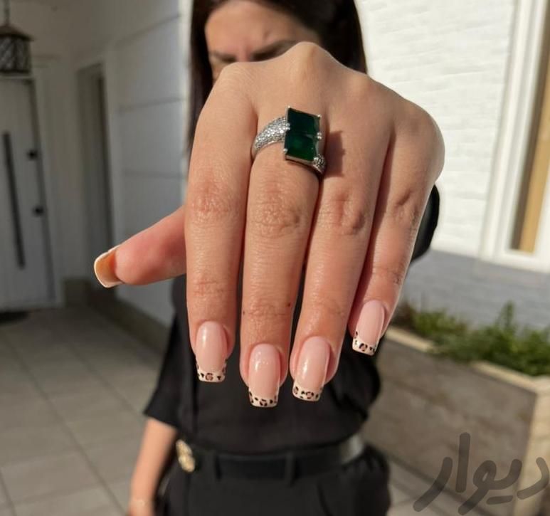 آموزش کاشت ناخن پودر و ژل	